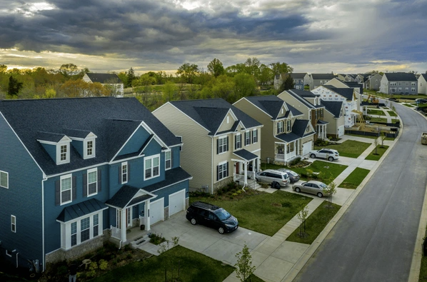 An image of typical american houses.